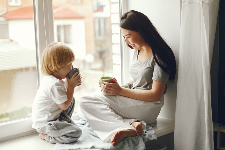 كيف-أحفز-طفلي-ليعبر-عن-نفسه-اليك-٧-خطوات-عملية-وحيل-ذكية