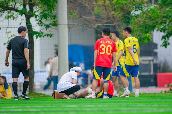 إصابات-الملاعب-الشائعة-وطرق-التعامل-معها--دليل-شامل-لمحبي-الرياضة